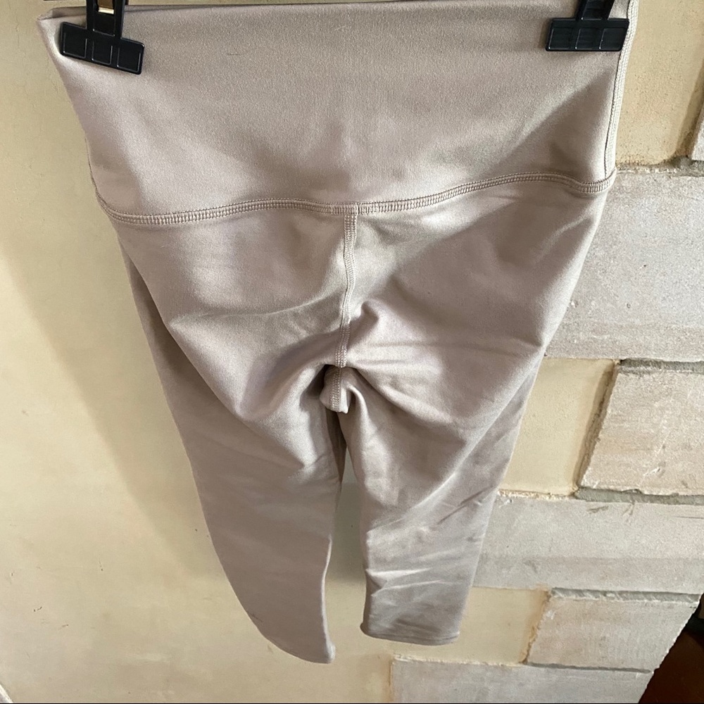 High-Waist Airbrush Capri - Picture 10 of 13